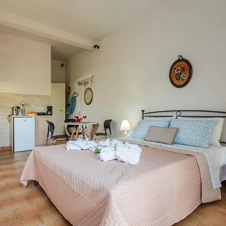 Summer Rose Garden Getaway - A Step To The Ferienhaus *