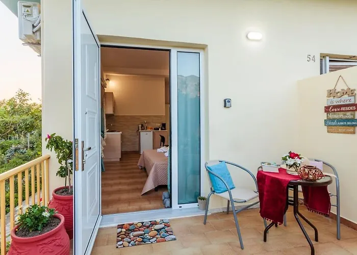 Summer Rose Garden Getaway - A Step To The