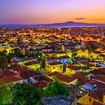 Summer Rose Garden Getaway - A Step To The Kalamata