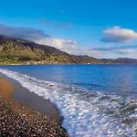 Summer Rose Garden Getaway - A Step To The Semesterbostad