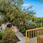 Summer Rose Garden Getaway - A Step To The * Kalamata