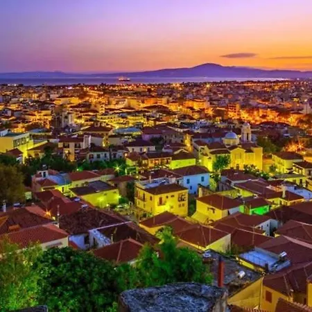 Summer Rose Garden Getaway - A Step To The Kalamata