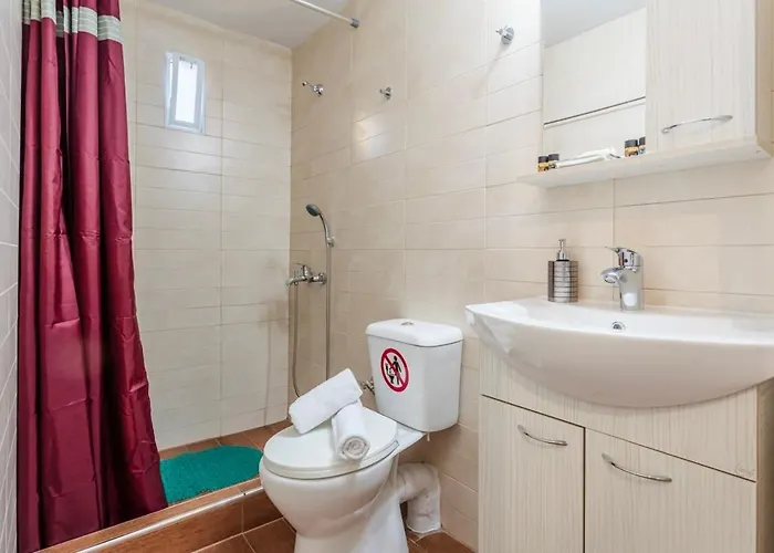 Prázdninový dům Summer Rose Garden Getaway - A Step To The Kalamata