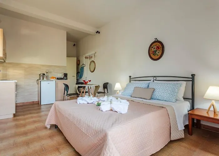 Summer Rose Garden Getaway - A Step To The Casa de Férias *